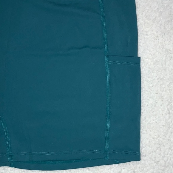 HALARA - NWOT Green Liner Short with Side Pockets (Size Large) - Picture 4 of 8